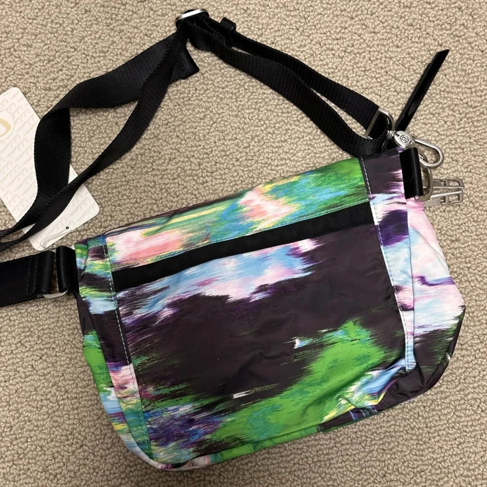 Lululemon Festival Bag (NWT) - Picture 5 of 12